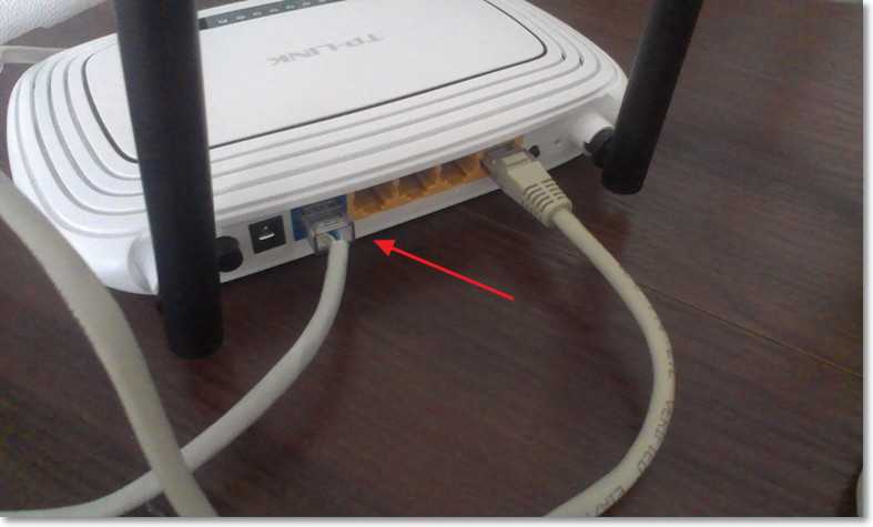 Можно вставлять кабель. TP link удлинитель проводной маршрутизатор. Провод для вай фай роутера к компьютеру. Коннектор для интернет кабеля TP-link TL-wr841n. Шнур питания для вай фай роутера TP-link.